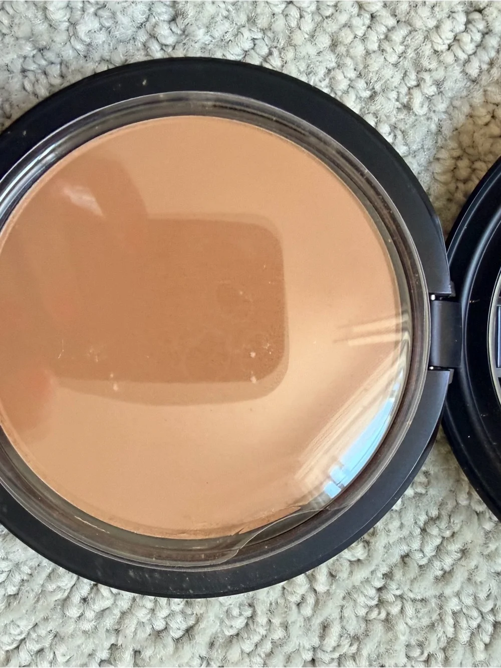 MAC Studio Fix Powder Plus Foundation - color C8